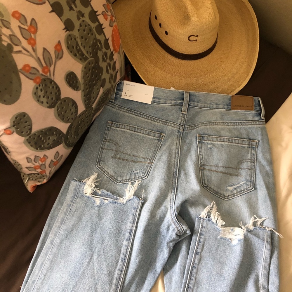 NWT American Eagle mom jeans